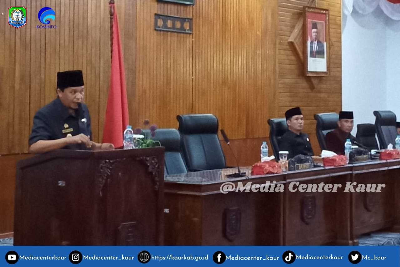 Plt. Bupati Kaur Berikan Jawaban Eksekutif Terhadap Pemandangan Umum Fraksi - Fraksi DPRD